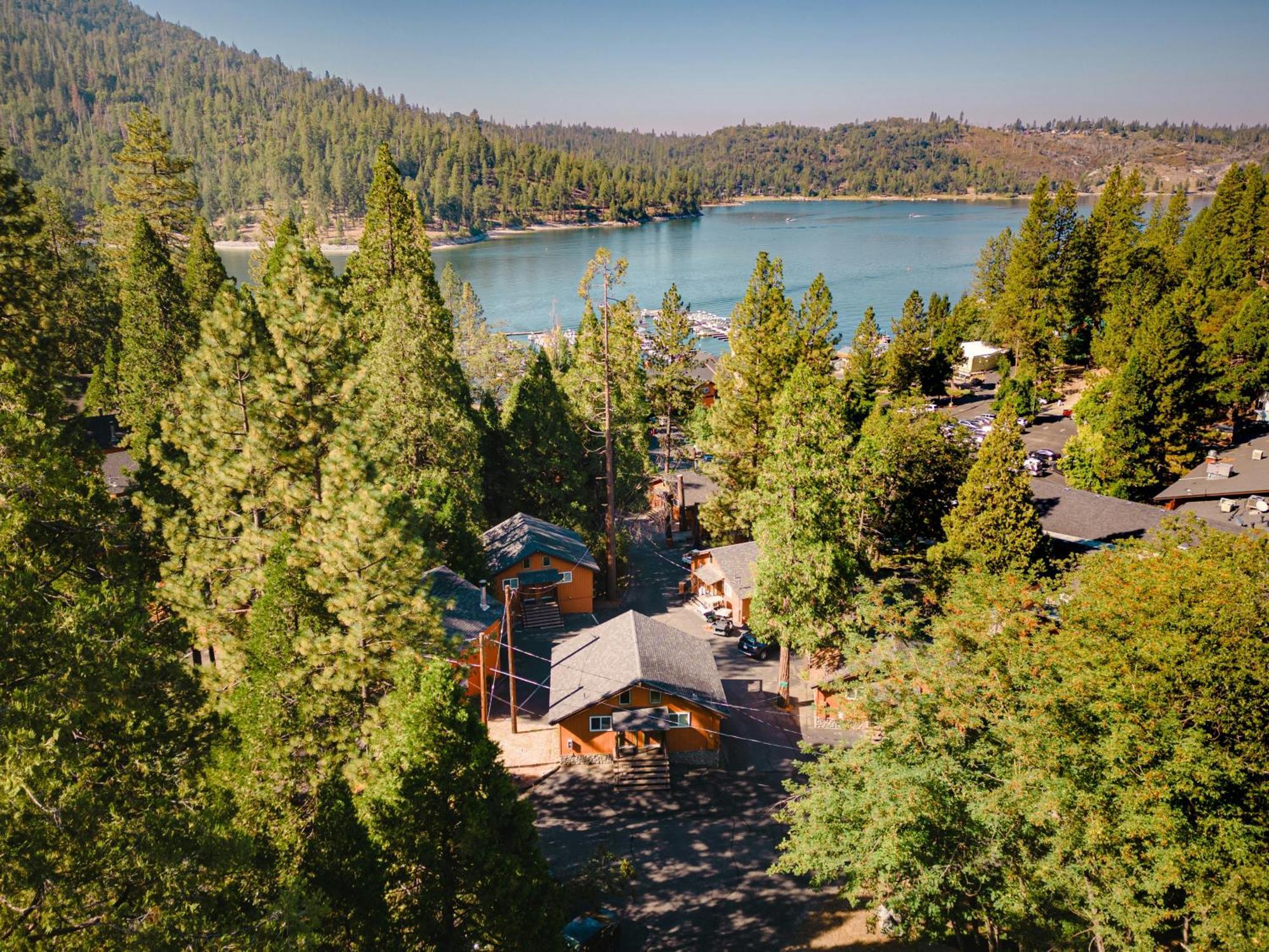 The Pines Resort & Conference Center Bass Lake Exteriör bild