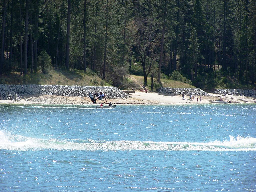 The Pines Resort & Conference Center Bass Lake Exteriör bild