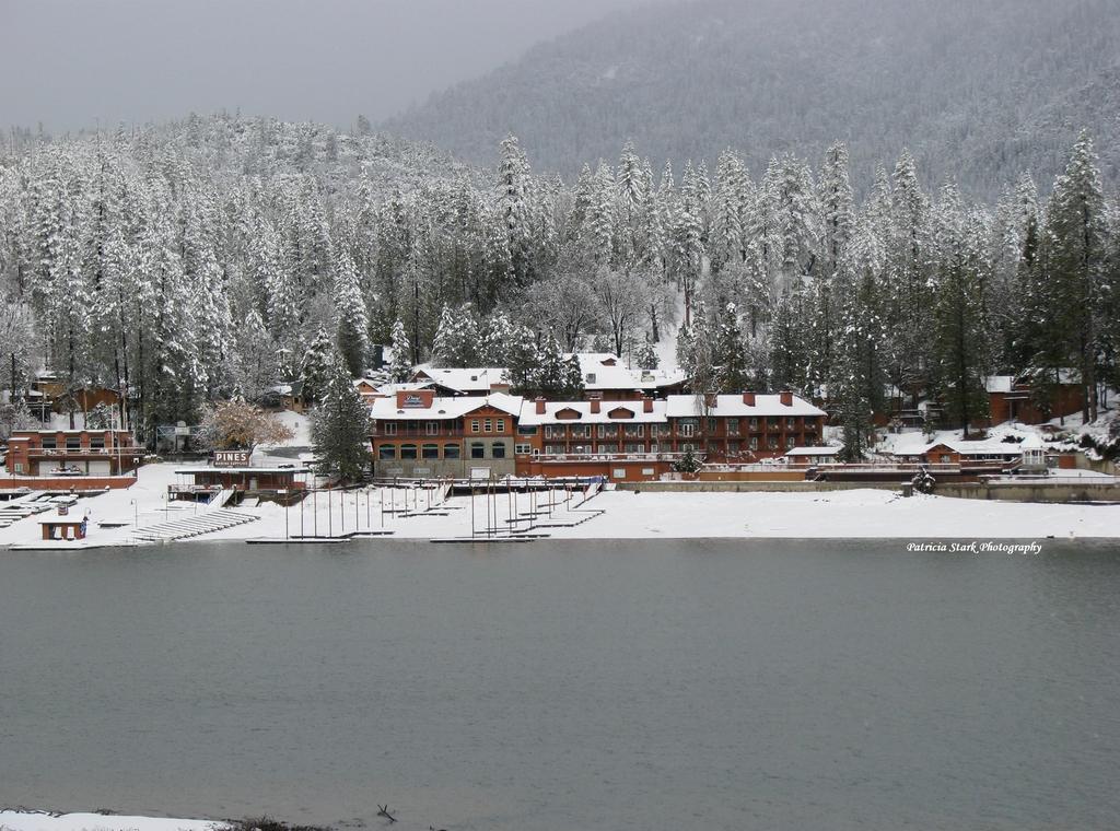 The Pines Resort & Conference Center Bass Lake Exteriör bild